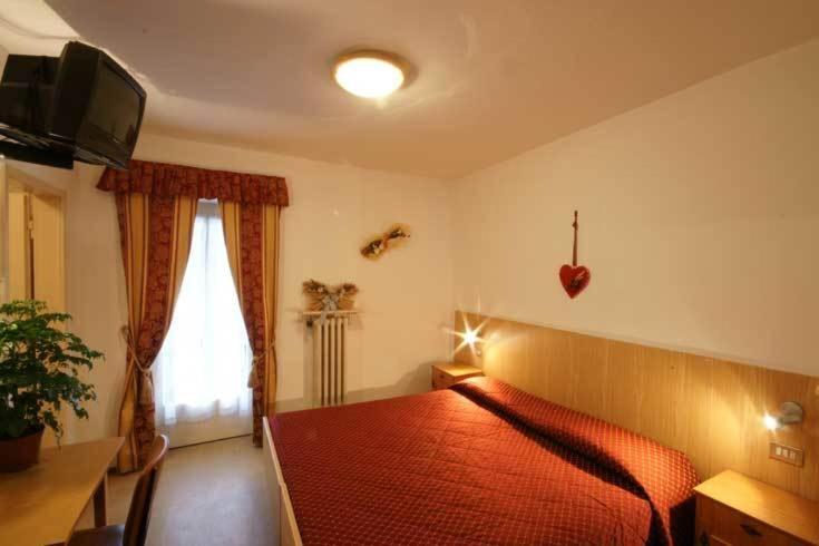 Camera Familiare con Vista Montagna (2 Adulti + 1 Bambino)